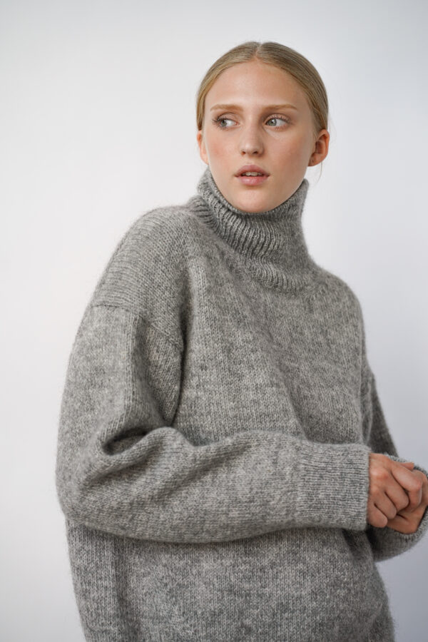 Oma Knitted Turtleneck - Grey melange sustainable wool gotland