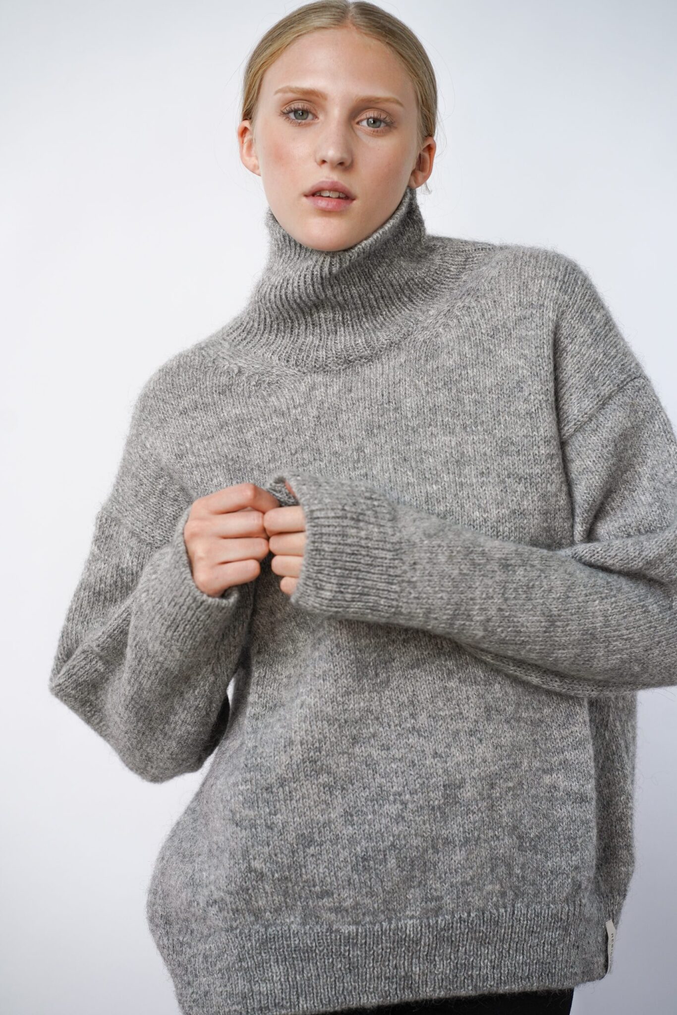 Oma Knitted Turtleneck - Grey - R E S I D U S
