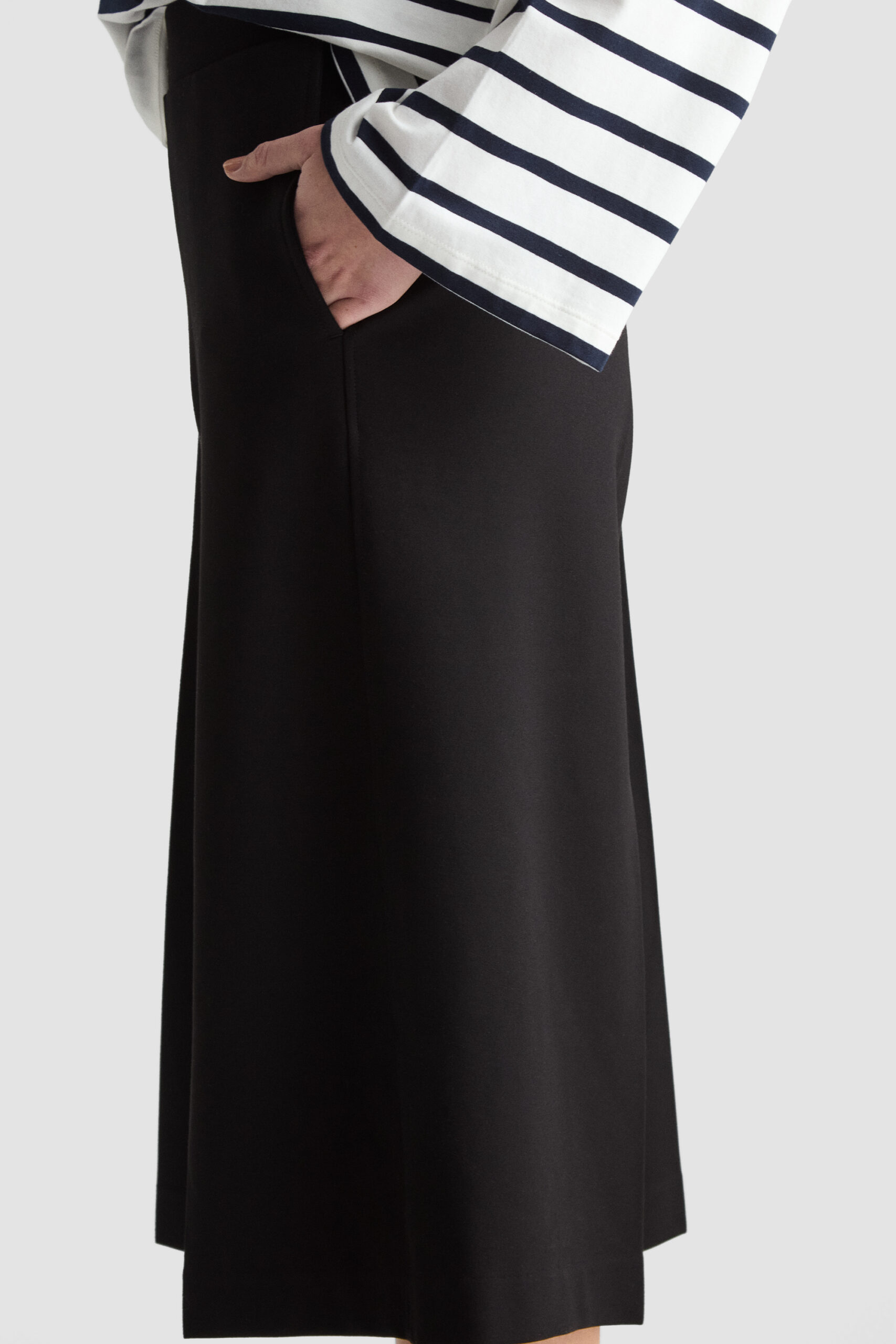 Louise Bermudas - Black - COMING SOON - Image 5