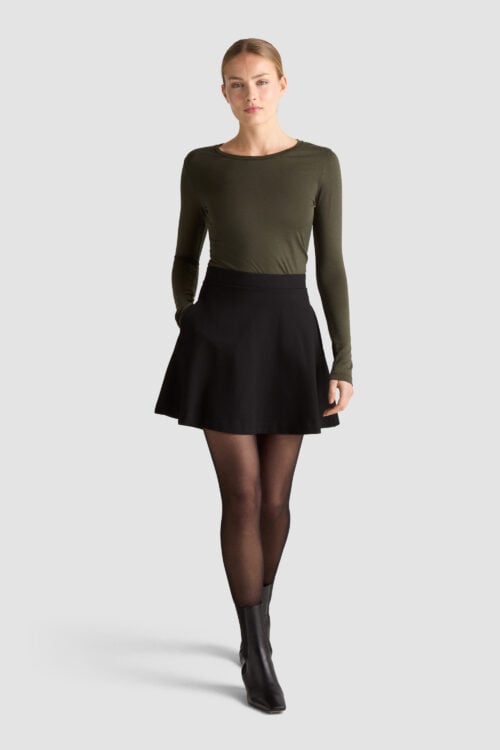 Model wearing black Elvie Skirt